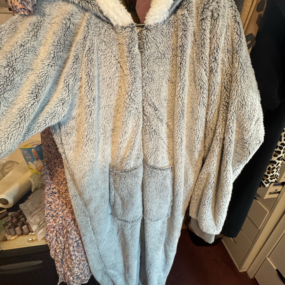 Cozy Gray Hooded Fleece Robe
